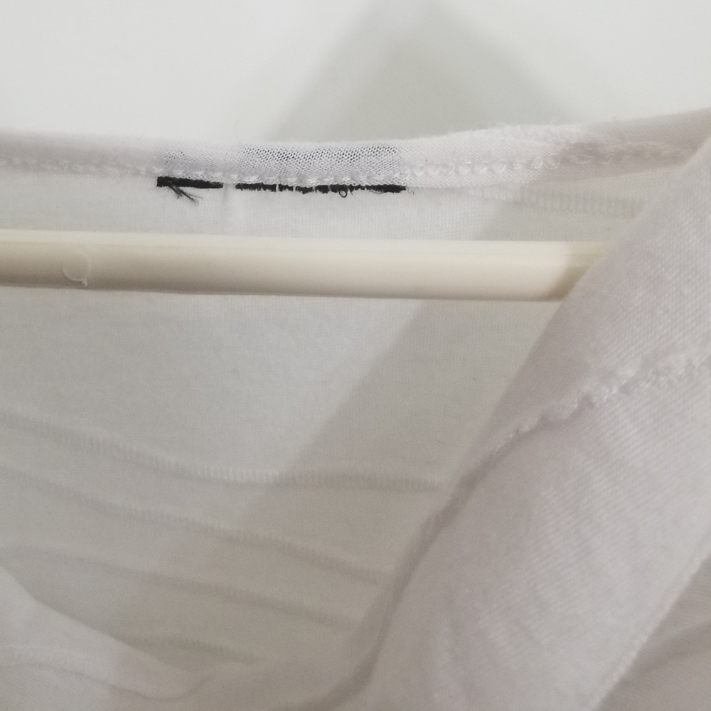 EUC textured white blouse that clicks - Picture 2 of 3